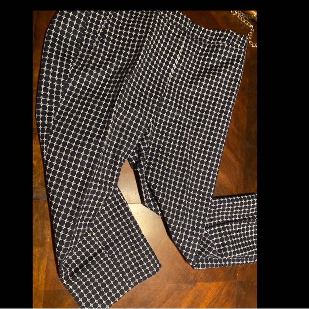 Adrianna Papell Blue& White Geometric Capris